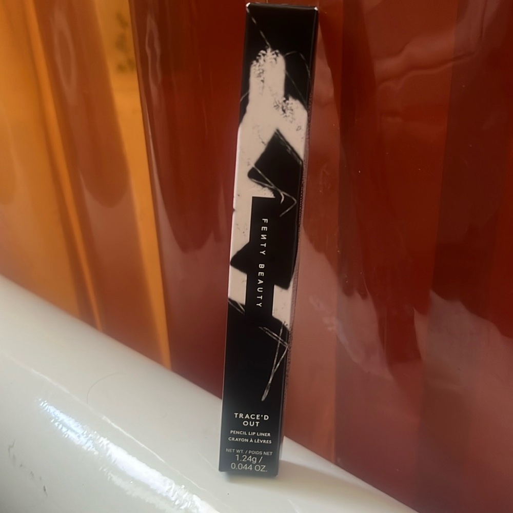 Fenty Beauty - Trace’d Out Pencil Lip Liner - Brown’d Out  08